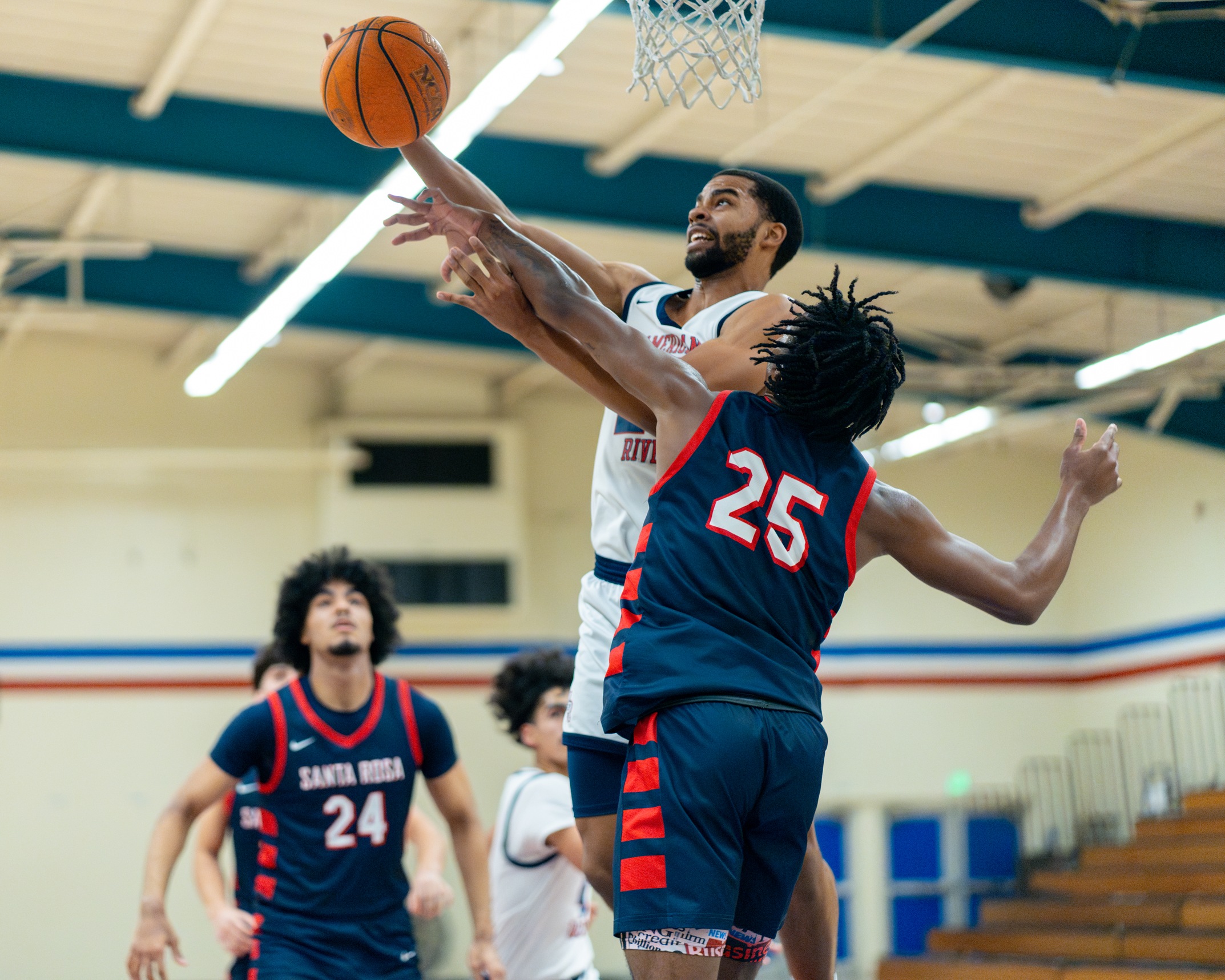 Men's Basketball Defeats Sierra College in Critical Conference Game