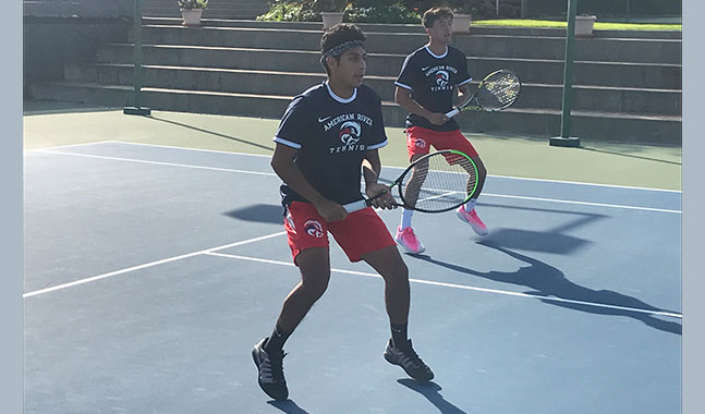 Yonis Kodiji in doubles match