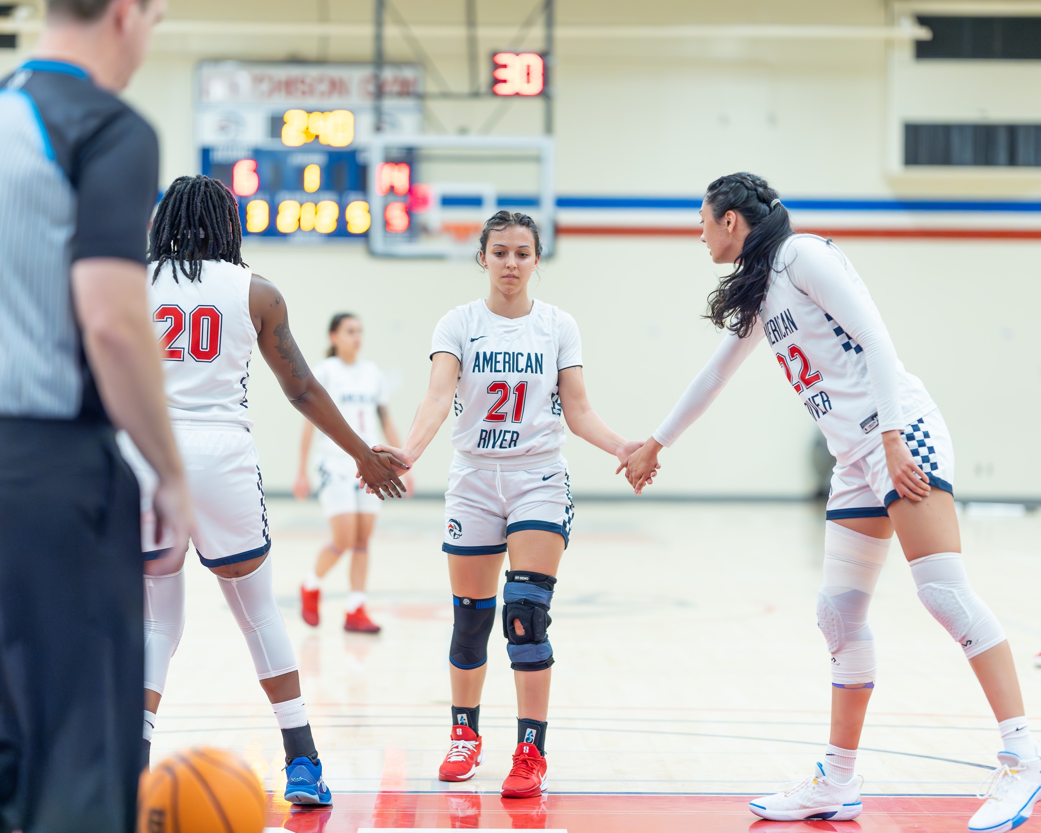 Women's Basketball Moves to 2-2 in Conference